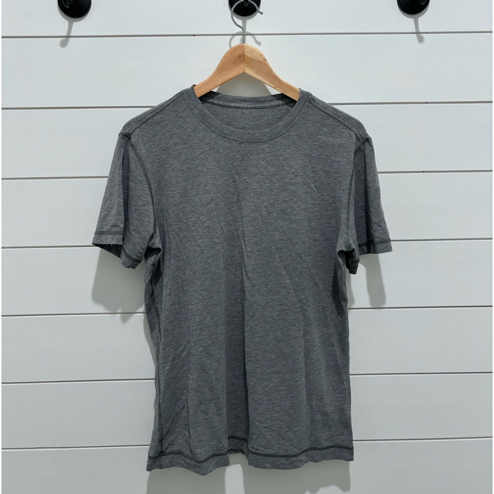Lululemon tshirt